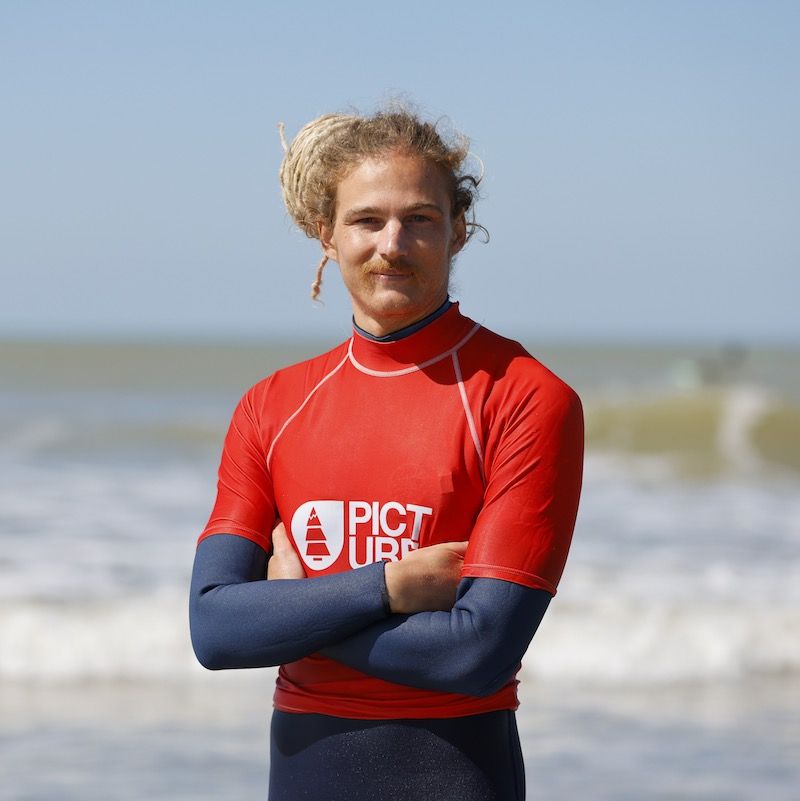 Cours et stage de surf à Oléron surf club avec Roméo