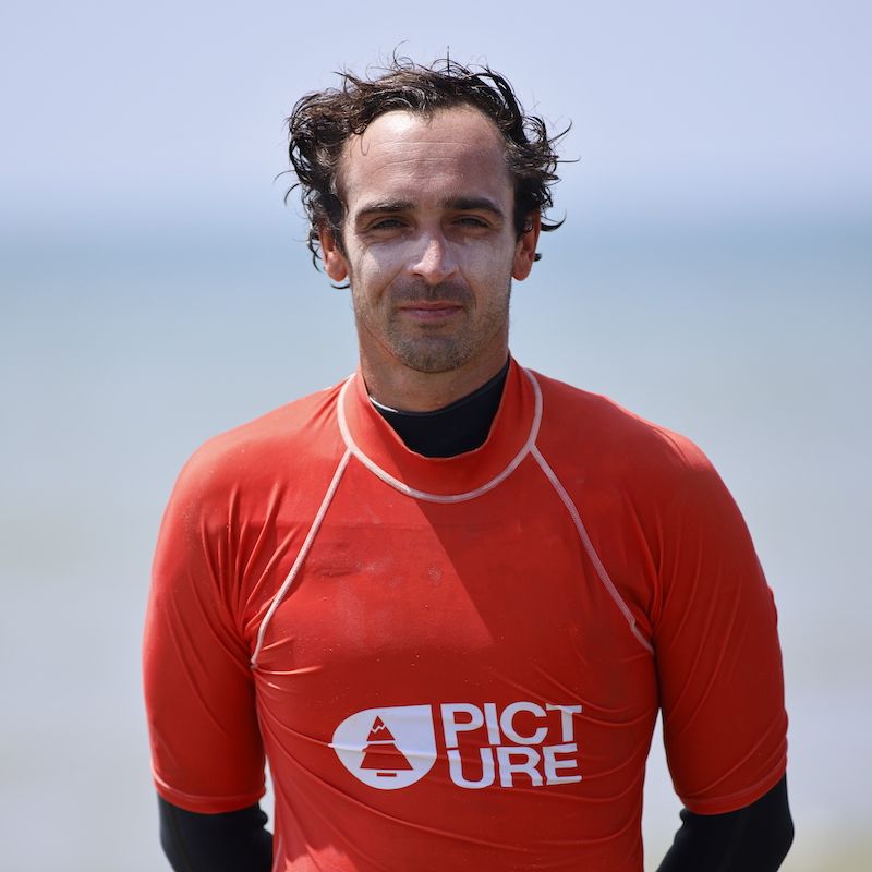 Cours et stage de surf à Oléron surf club avec Willy