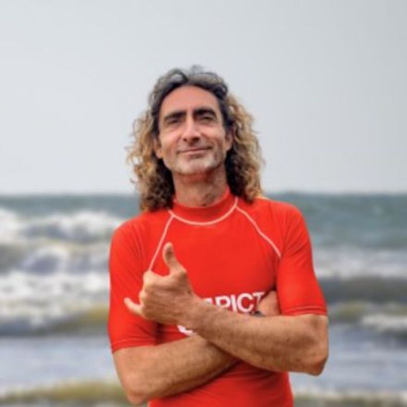 Cours et stage de surf à Oléron surf club avec Roméo
